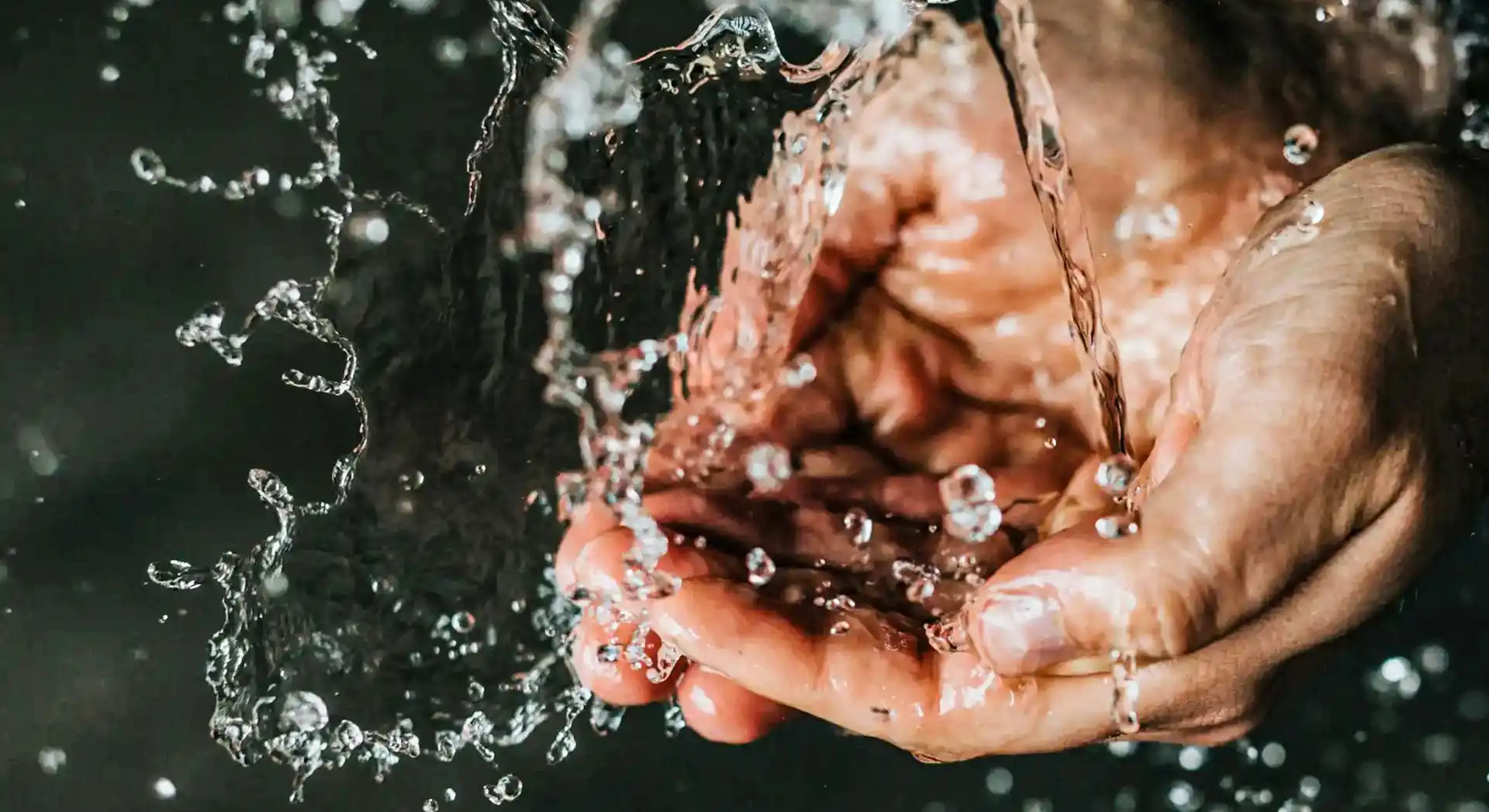 Mróz kontra Rury: Jak Skutecznie Zabezpieczyć Instalację Wodną Przed Zimowymi Uszkodzeniami?